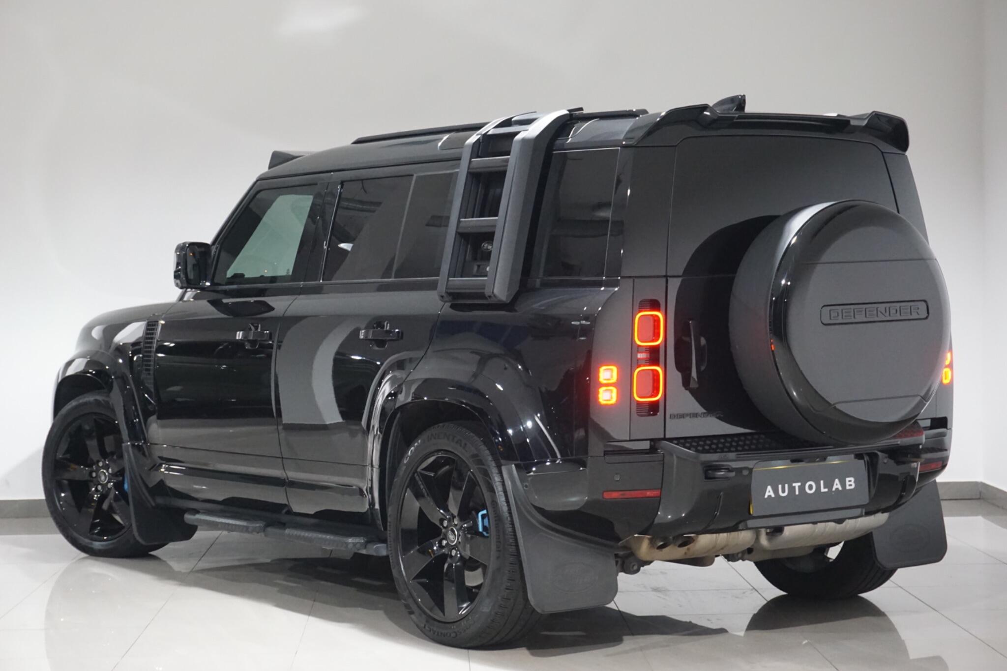 Land Rover Defender 110 3.0 D300 MHEV X-Dynamic HSE Auto 4WD Euro 6 (s/s) 5dr